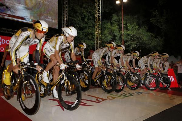 The HTC-Columbia team sets out on its winning ride