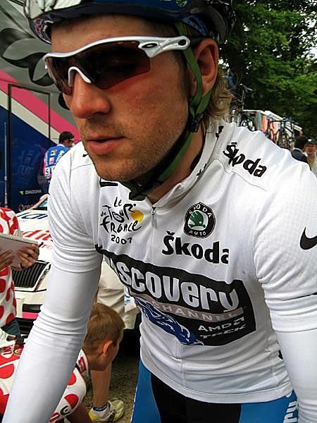 Vladimir Gusev (Discovery Channel) is in the white jersey leading the young rider classification.