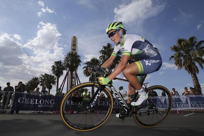 Lizzie Williams in the her first race with the Orica at the Bay Crits