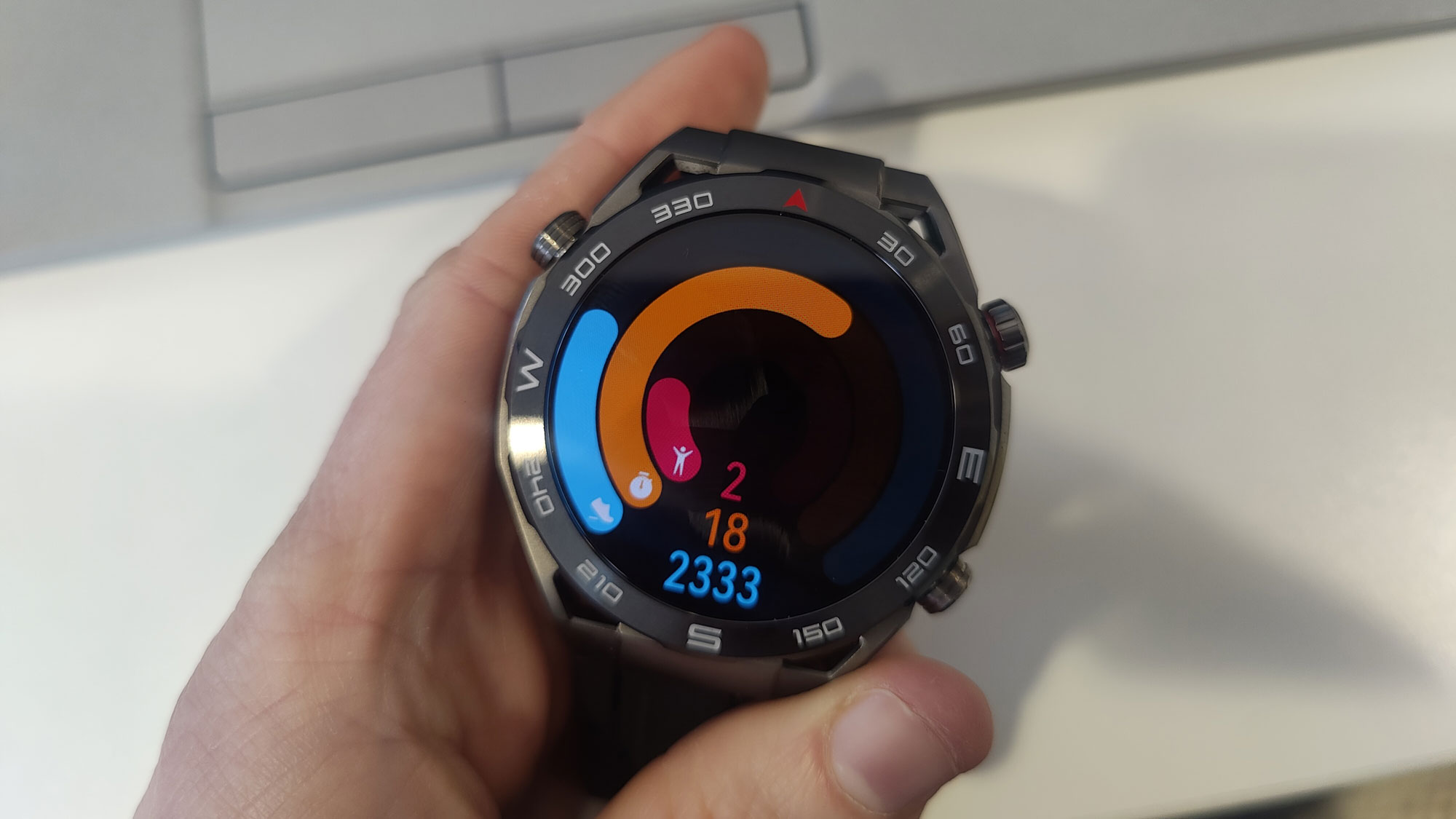 Huawei Watch Ultimate on-wrist