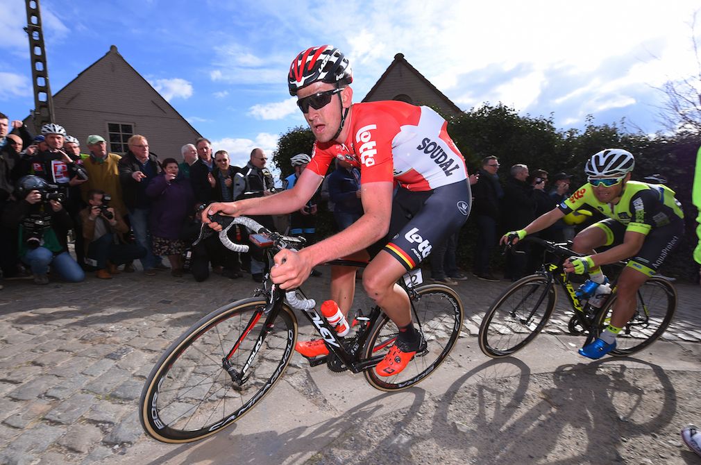 Tiesj Benoot racing Dwars door Vlaanderen