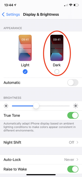 Choice of dark or light mode in iOS