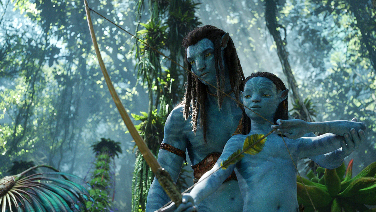 A still from Avatar: The Way of Water showing two Na'vi hunting
