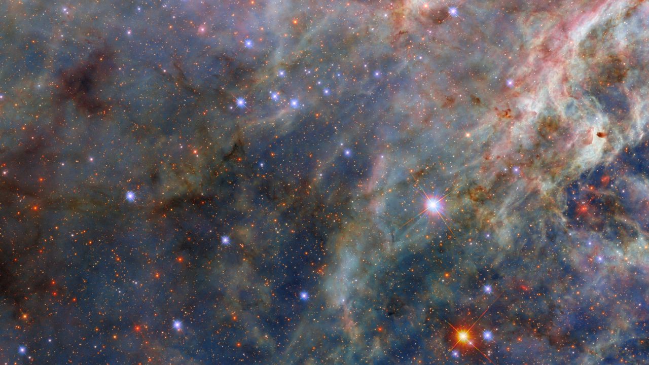 **いくつかの翻訳案：** * **ハッブル宇宙望遠鏡、タランチュラ星雲で星が生まれる様子を捉える | 2025年8月12日の今日の宇宙写真** * **タランチュラ星雲で星形成を確認：ハッブル宇宙望遠鏡が撮影 | 今日の宇宙写真（2025年8月12日）** * **ハッブルが捉えたタランチュラ星雲の星形成 | 2025年8月12日の「今日の宇宙写真」** * **ハッブル宇宙望遠鏡、タランチュラ星雲での星の誕生を観測 | 2025年8月12日 今日の宇宙写真** **ポイント：** * 「Hubble」は「ハッブル宇宙望遠鏡」とすることで、より具体的に伝わります。 * 「spots」は「捉える」「確認する」「観測」など、文脈に応じて適切な言葉を選びます。 * 「Space photo of the day」は「今日の宇宙写真」と訳すのが一般的です。 * 全体的に、簡潔でわかりやすい表現を心がけました。 どれが一番自然で読みやすいかは、記事の文脈や読者層によって異なります。