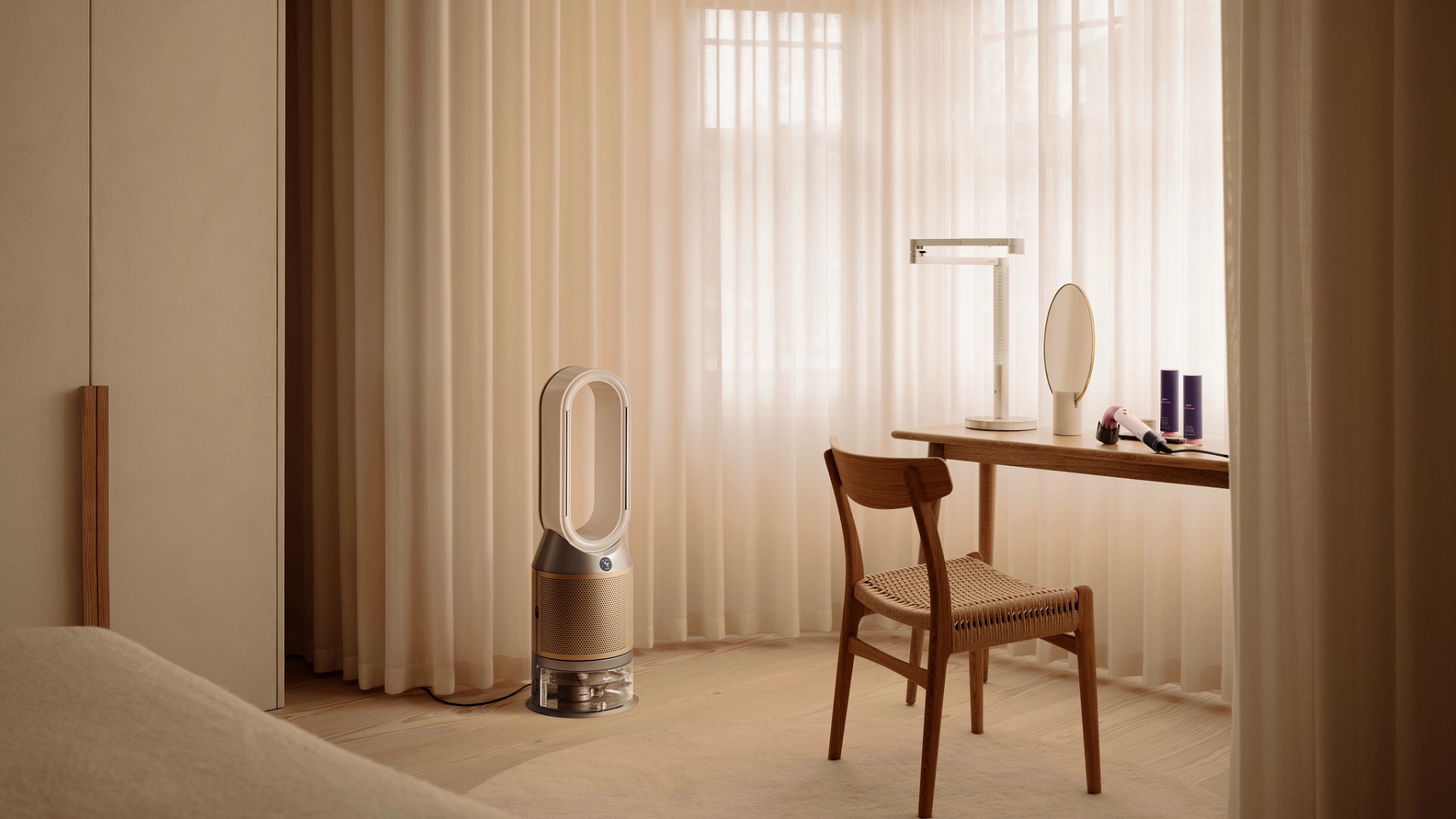 Dyson purifier humidify and cool in a bedroom