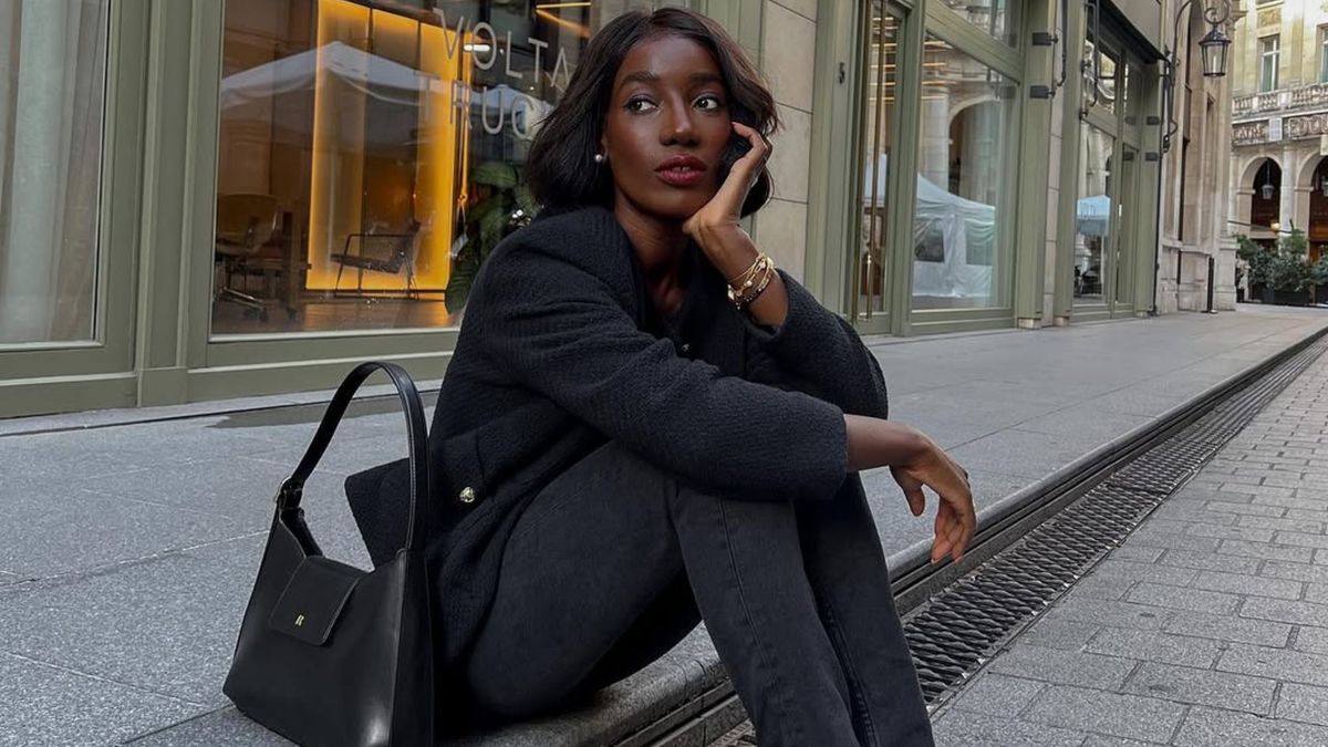 Here’s How French Women Are Wearing This Dated Denim Trend