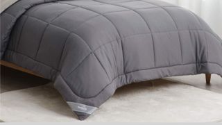 Bedsure Down Alternative Quilted Comforter review: The comforter shown in light grey