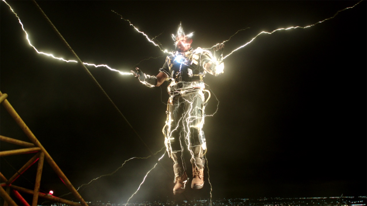 3. Electro: Electro has changed the most since the last time he was seen in The Amazing Spider-Man 2. The revamping of this character is one of the most intelligent choices. Electro is obsessed with finding new sources of energy. This makes him a formidable foe. He has a strong screen presence in his red and blue onesie and electricity sparkling all around him.