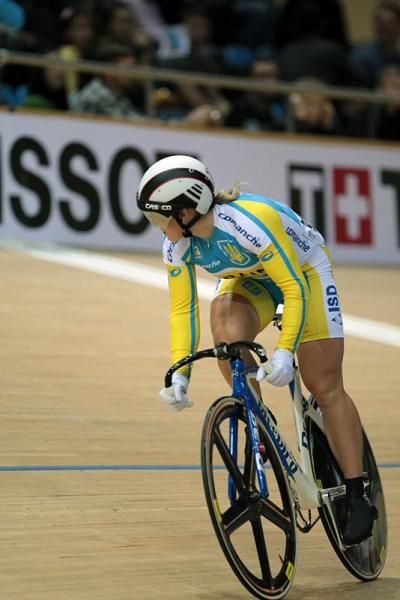 Lyubov Shulika (Ukraine) keeps an eye on Anna Meares as they duel for gold in the women's sprint.