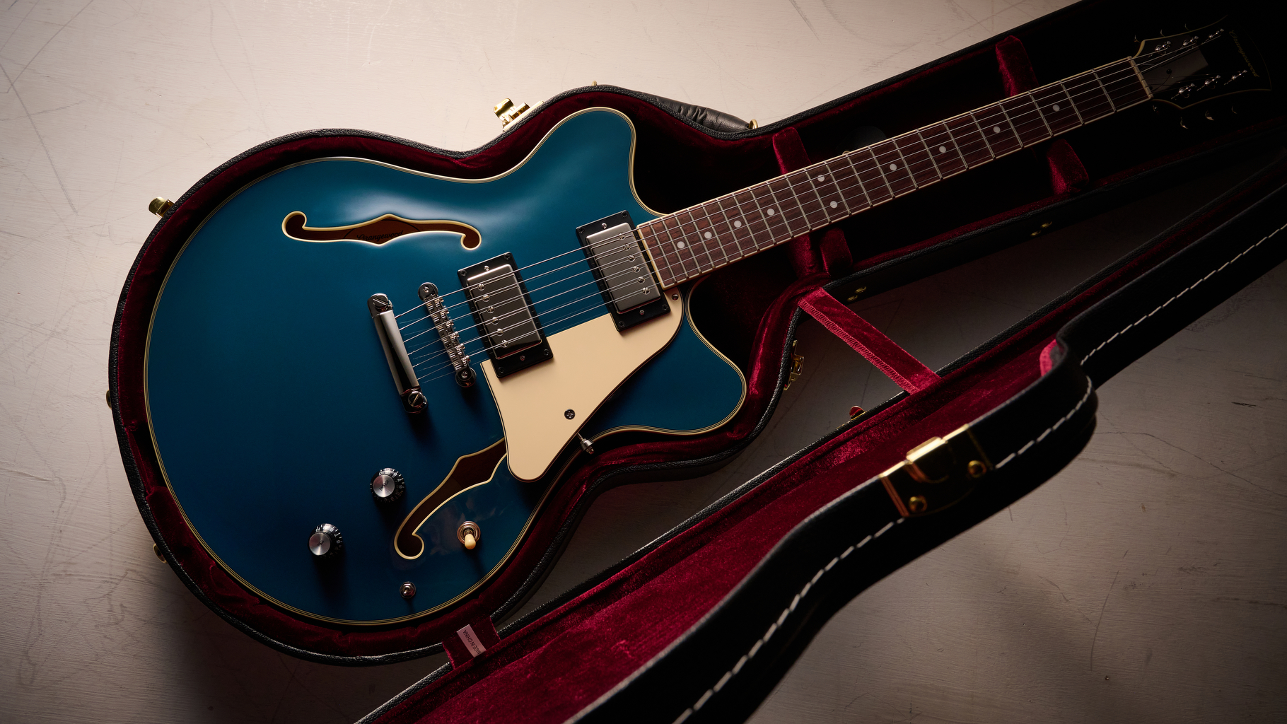 Orangewood Clementine semi-hollow guitar