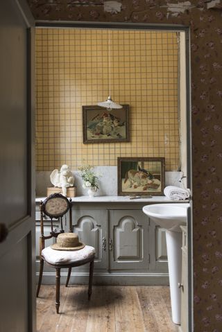 French townhouse bathroom