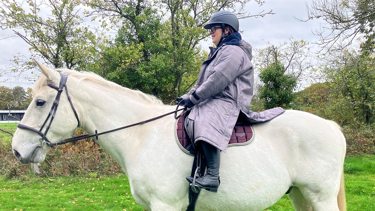 Hestt Eco-Ultra Riding robe on a horse