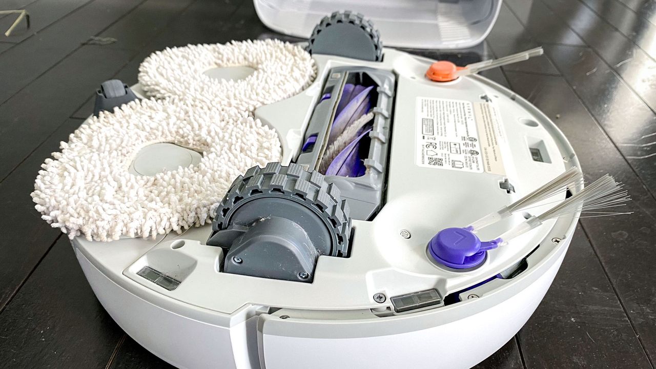 Narwal Freo Pro robot vacuum