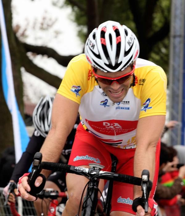 Rhys Pollock in yellow at the Tour de Taiwan