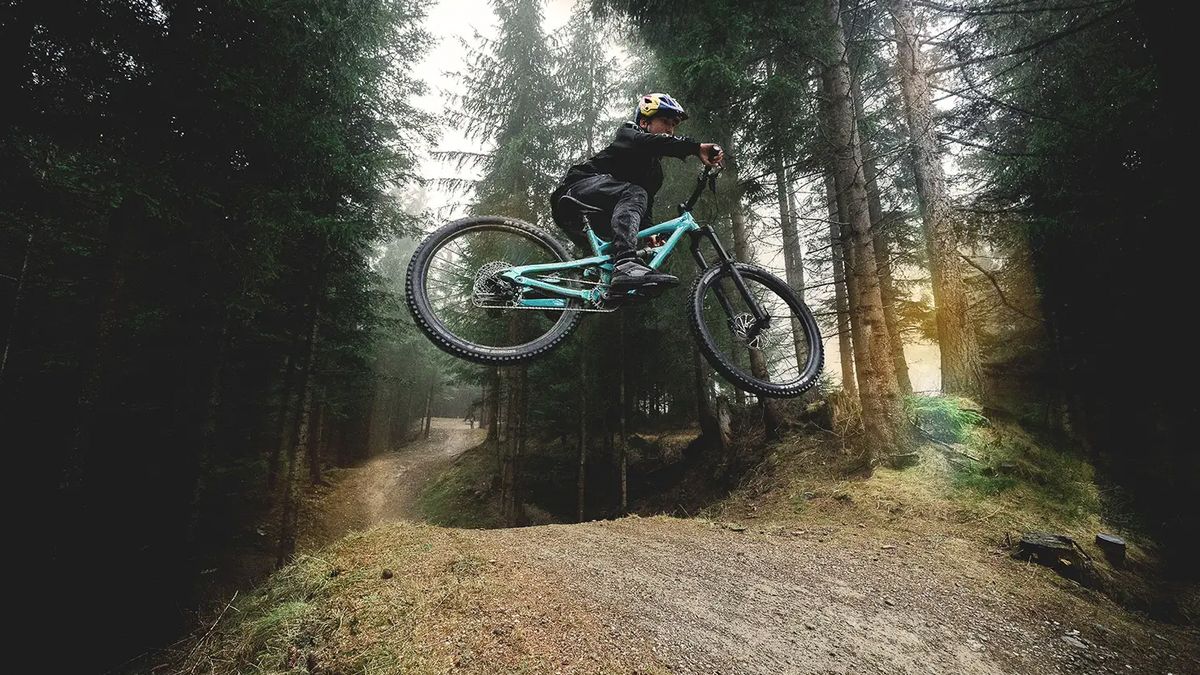 Lennox Zimmermann sending it on the YT Jeffsy 27