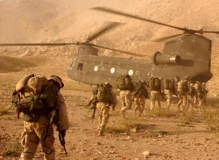 Soliders approach the Chinook helicopter. The researchers&#039; new model could help predict how plasma bubbles could affect future military operations.