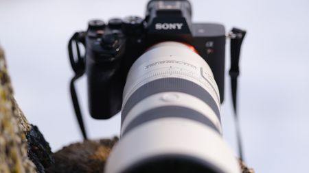The Sony 70-200mm f/2.8 GM OSS II lens on the SOny A7R V