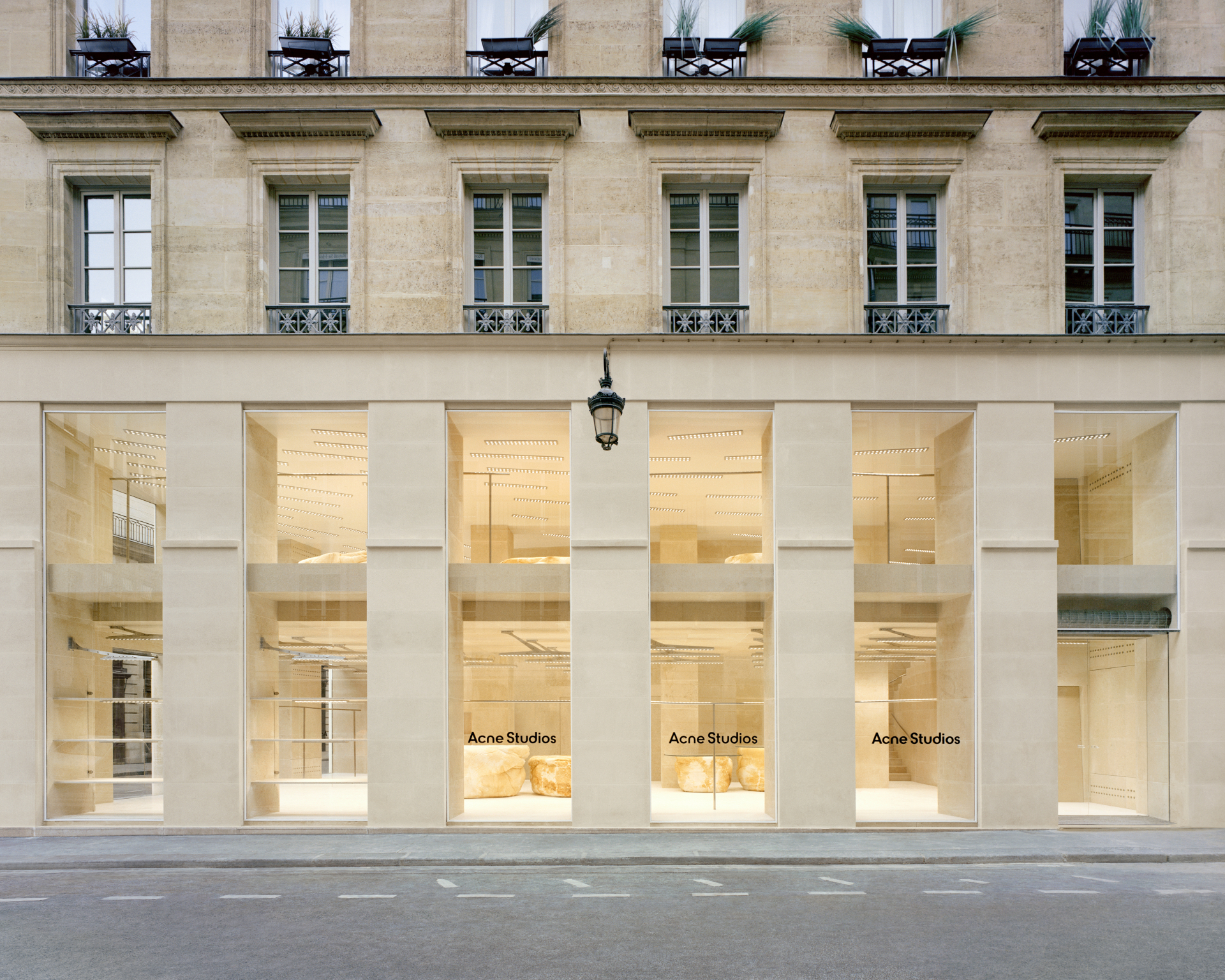 Acne Studios store rue St-Honoré Paris, exterior
