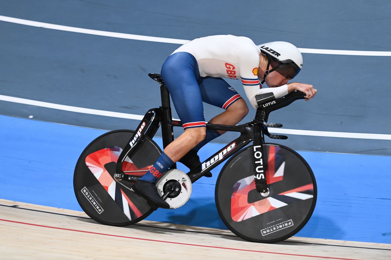 Josh Charlton in the individual pursuit