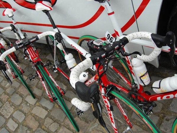 Some Cofidis riders ran supplemental brake levers while others went without.