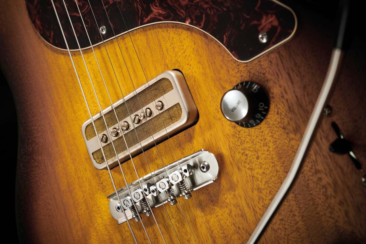 The gold-foil P-90 at the bridge has lots of clarity and is pleasingly a little more rounded than the neck pickup.