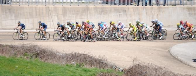Movistar pulling at the start of the final climb