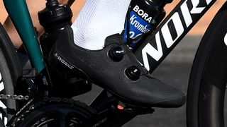 A close up of Cian Uijtdebroeks shoes, which appear to be new S-Works shoes