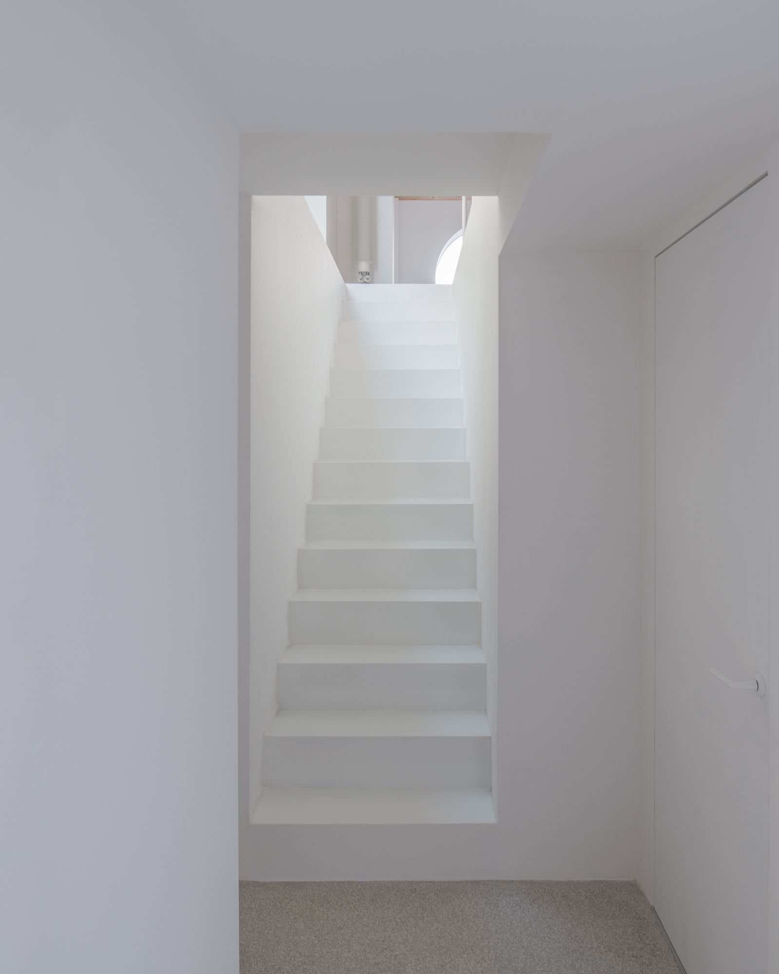 Cucina Blue Bird di Atelier Tropicana, scala