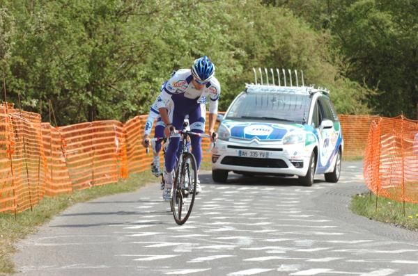 A sole Saur - Sojasun rider hits the climbs