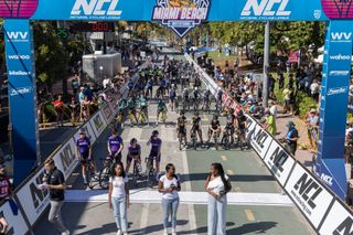 Start grid for women's race at Miami Beach saw Team Roxo Racing at the front