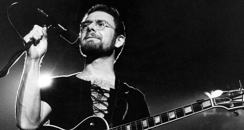 Robert Fripp on stage in New York City with his 1959 Gibson Les Paul Custom