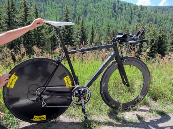 Christian Vande Velde was one of three Garmin-Cerv&eacute;lo riders on a trick road-time trial hybrid setup. According to team mechanic Geoff Brown, this arrangement provided nearly the same position as on his time trial bike but an unusually light sub-7kg weight that was perfect for the run up Vail Pass.