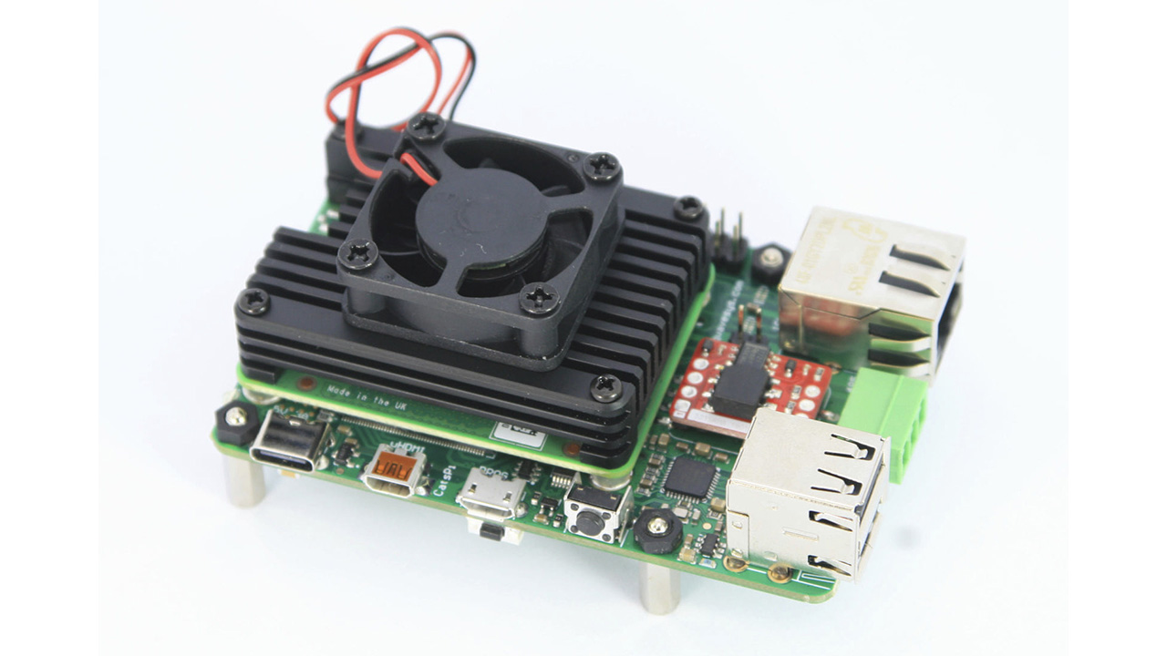 The CatsPi Industrial Lite with Compute Module 4 and active cooling