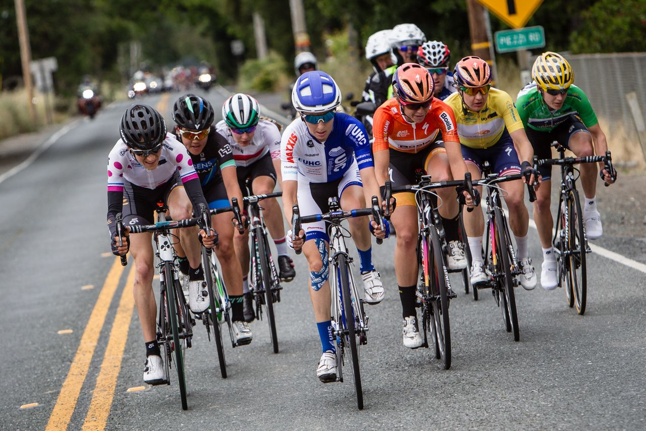 The break tries to keep its gap over the chasers in the distance