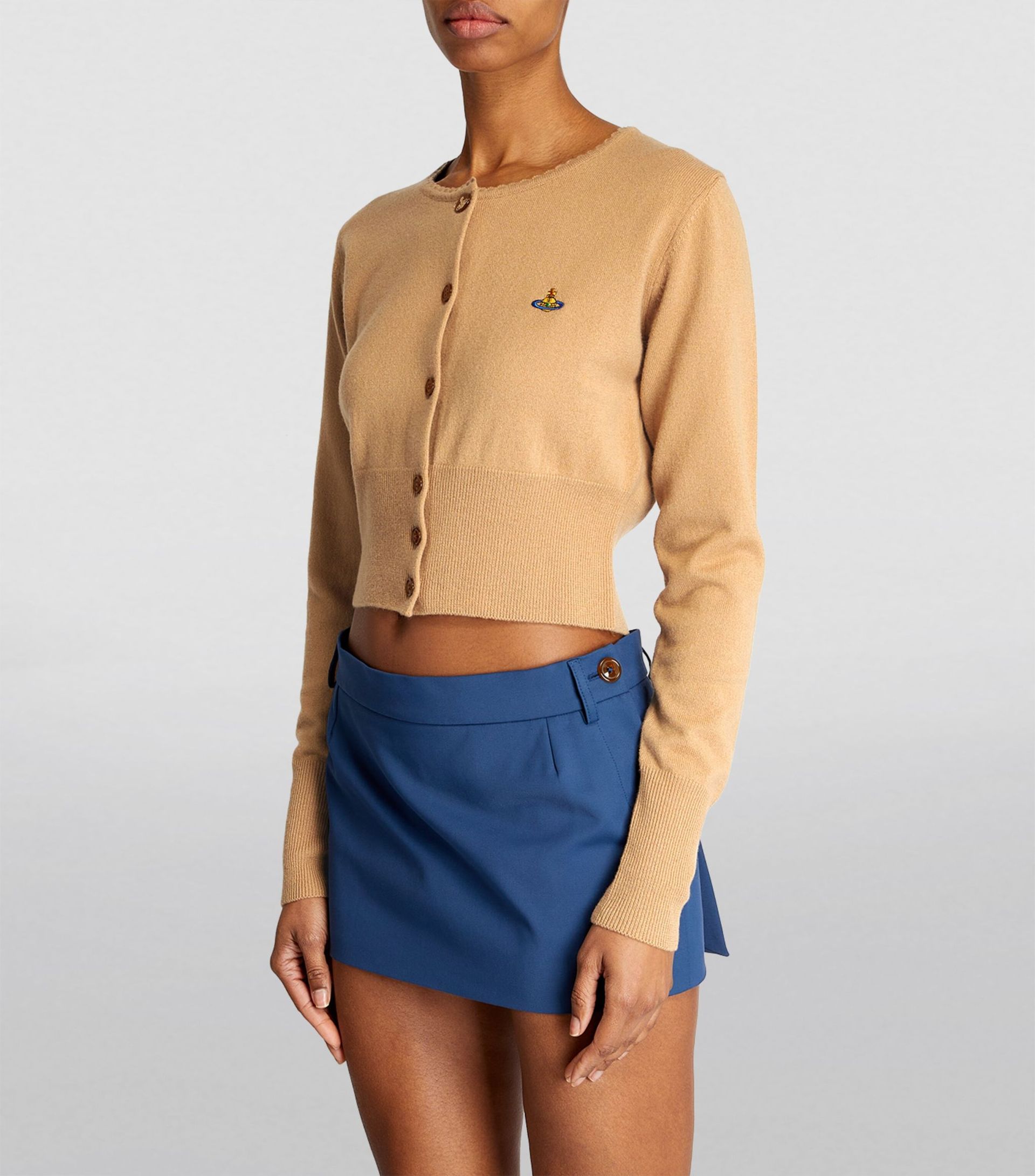 missing-image سترة COS ذات الخصر المحكم تبدو تمامًا مثل شراء المصمم