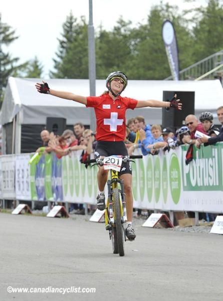 Jolanda Neff celebrates her win