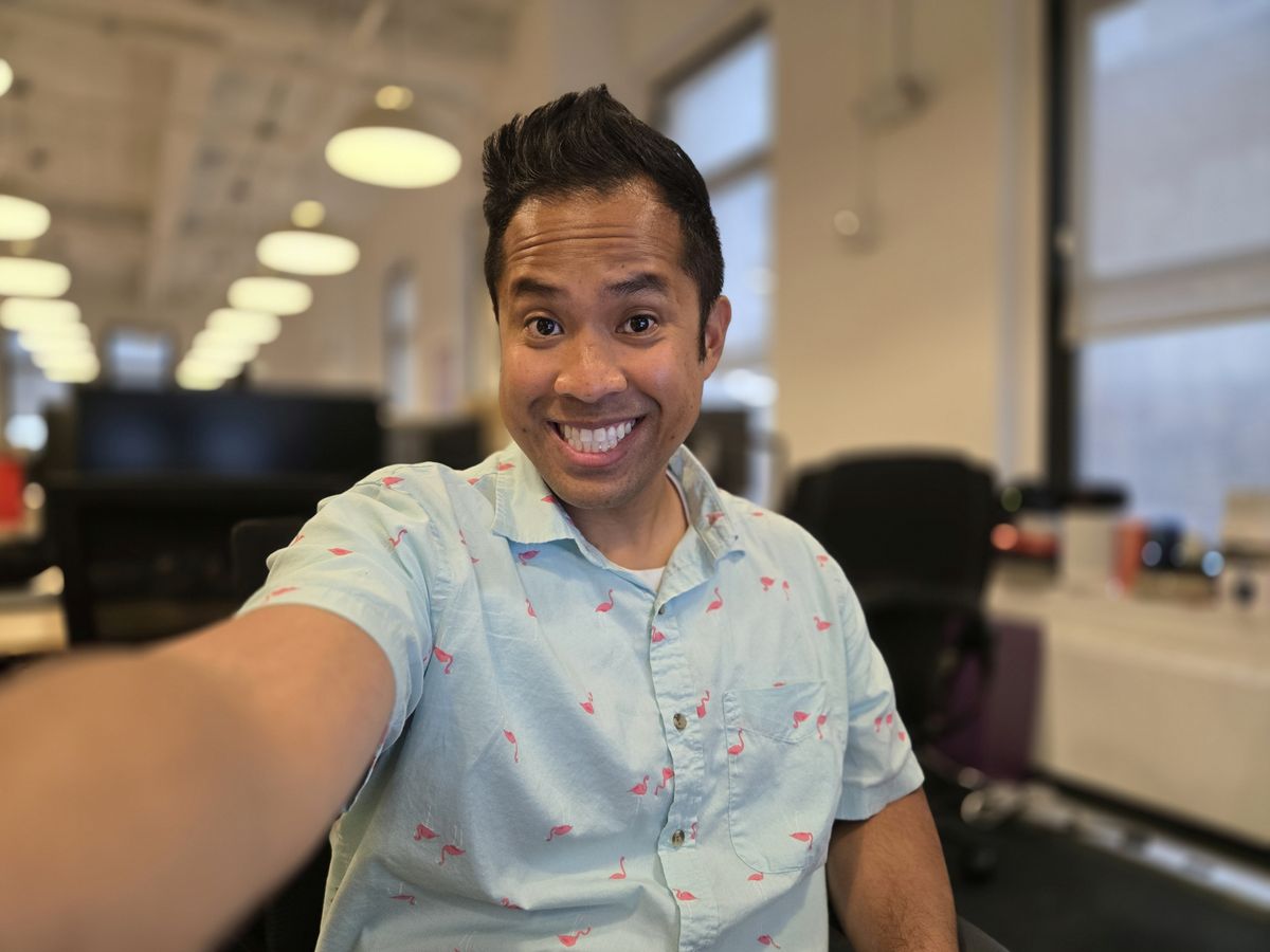 Samsung Galaxy Z Fold 6 portrait sample.