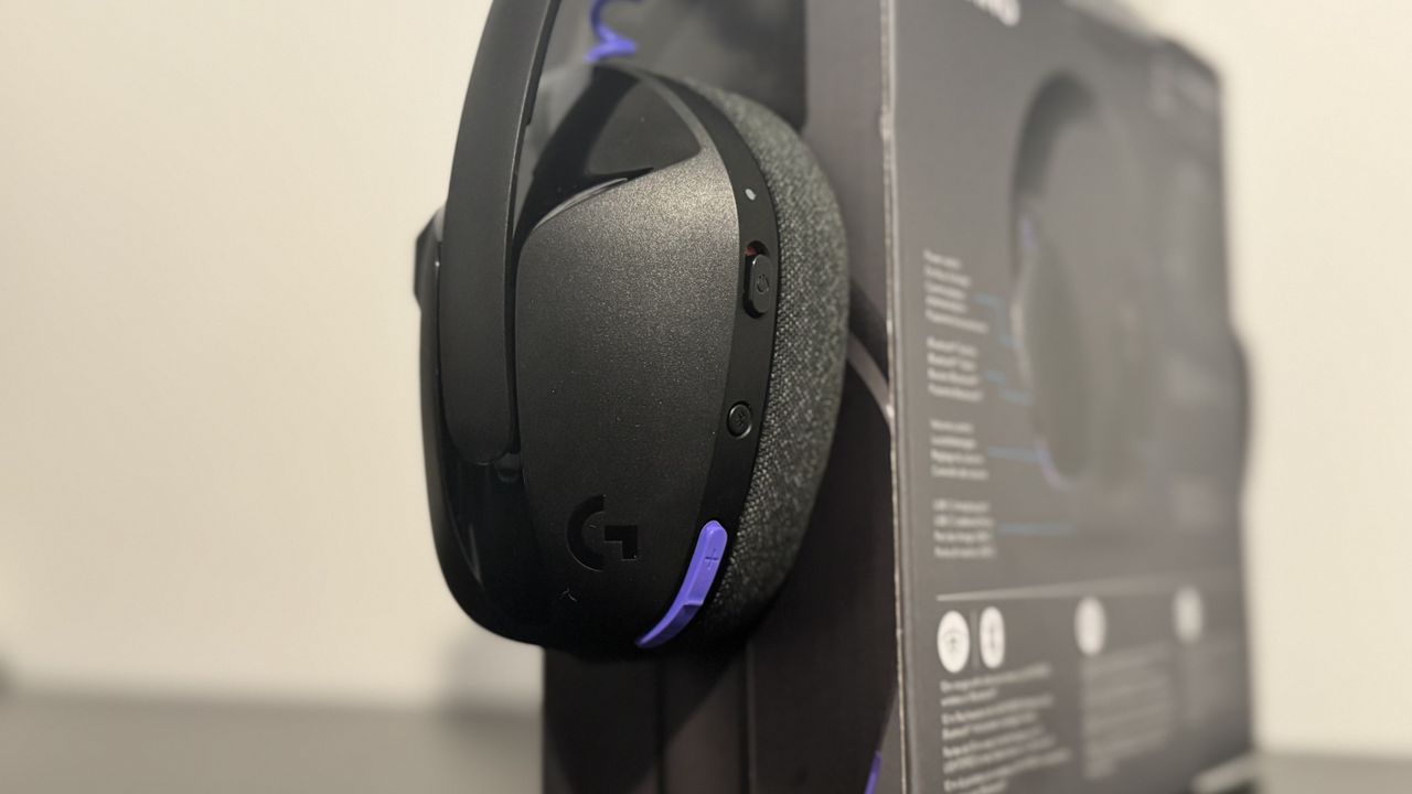 Logitech G321 Lightspeed gaming headset