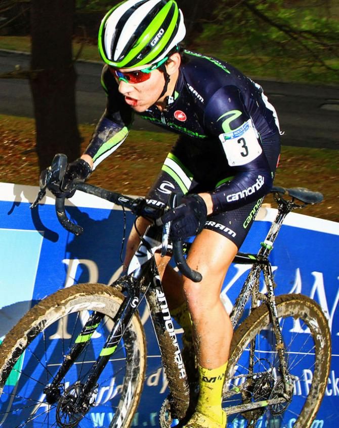 Curtis White (Cannondale p/b Cyclocrossworld) rides up the run-up.