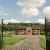 Lawn Lodge, AshleworthDistance:Tripadvisor rating: Lawn Lodge, AshleworthDistance:Tripadvisor rating: