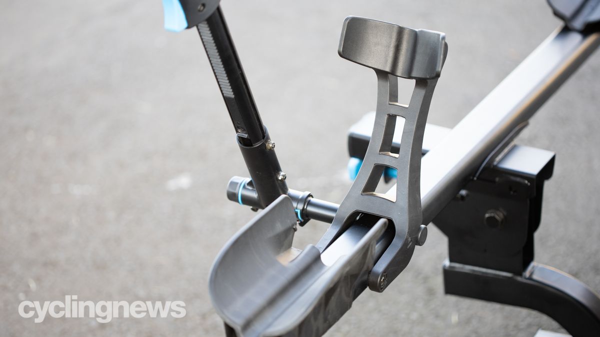 Rockymounts MonoRail Solo hitch bike rack detail of front wheel cup