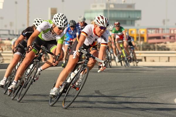 Madeline Sandig (Germany) and Sarah Duester (Nederland Bloeit) lead the second bunch during the finishing laps