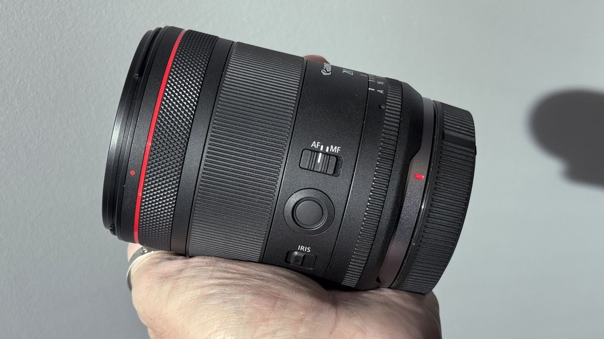 Canon RF 20mm f/1.4L VCM lens being held in hand