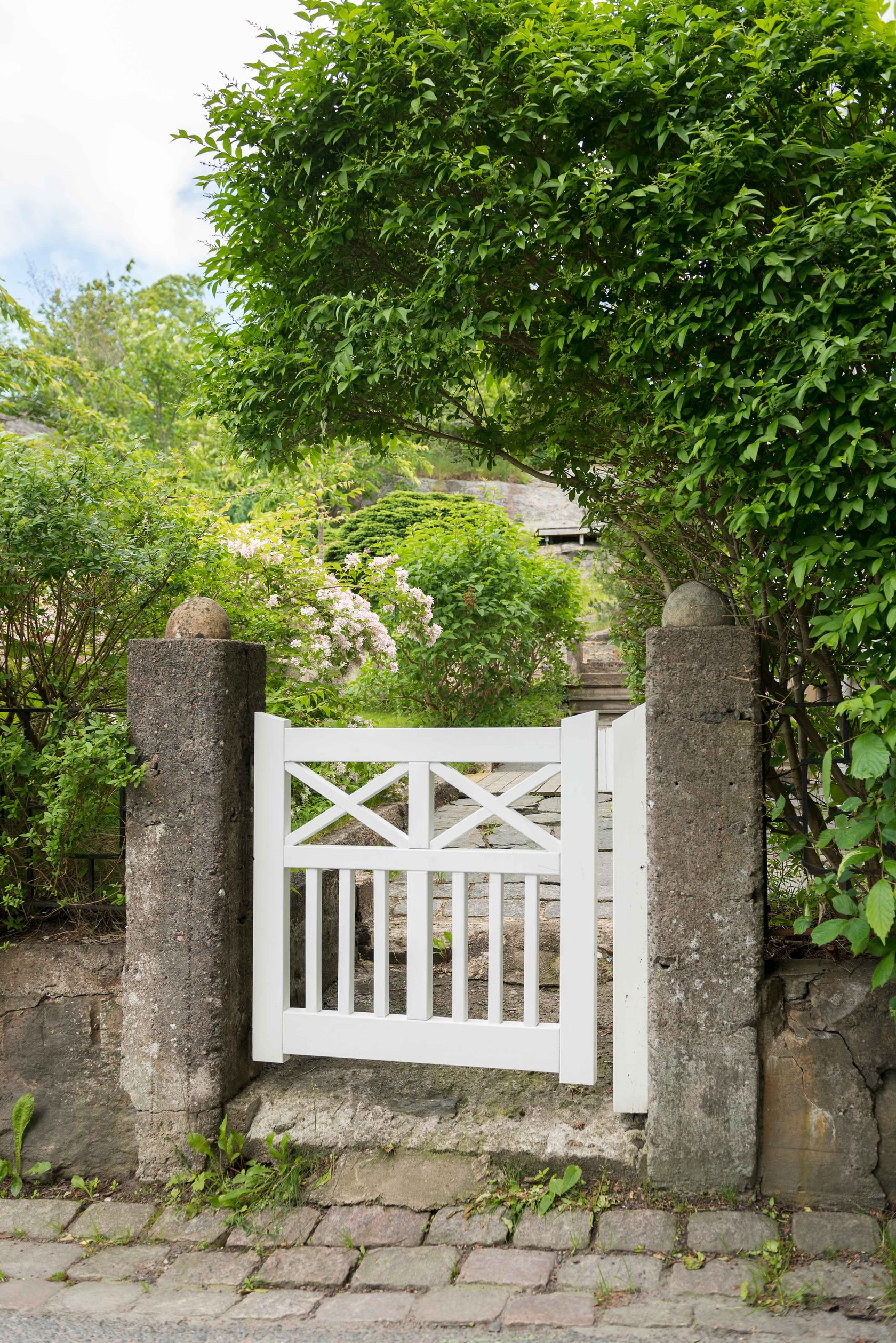 garden-gate-ideas-20-stylish-ways-to-keep-your-plot-smart-and-secure