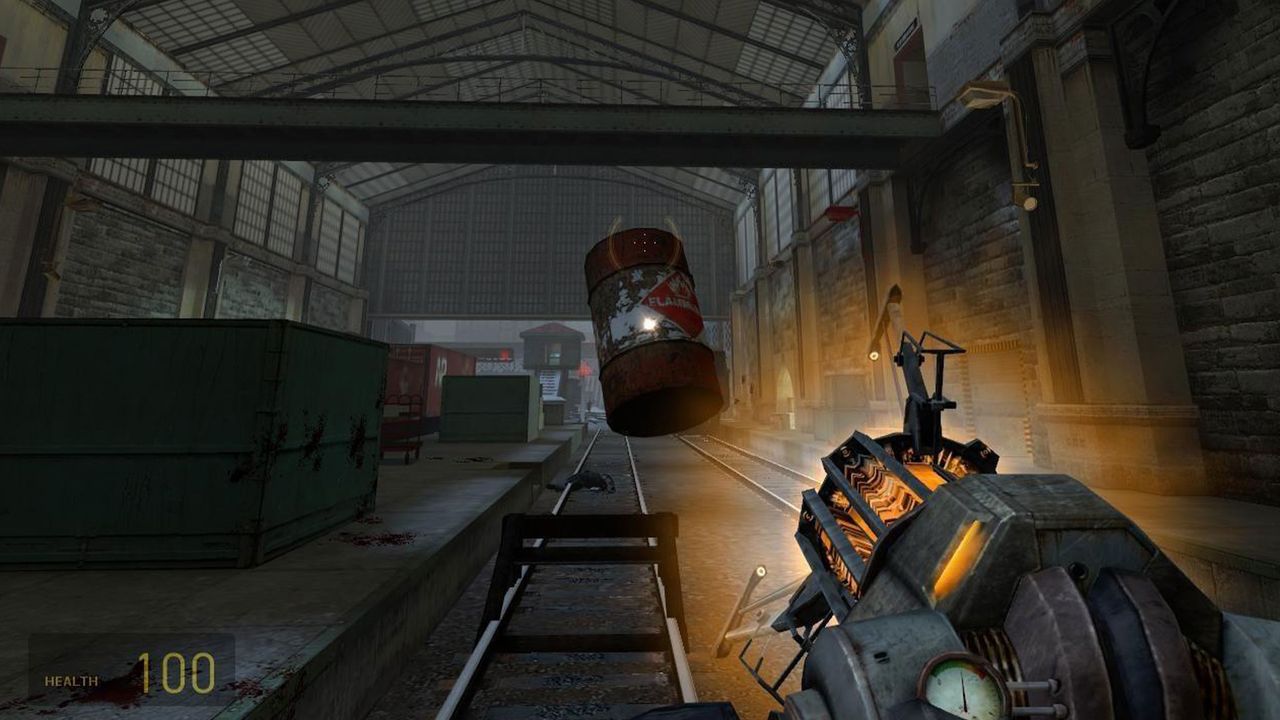 Half-Life 2 deathmatch screenshot showing online multiplayer action