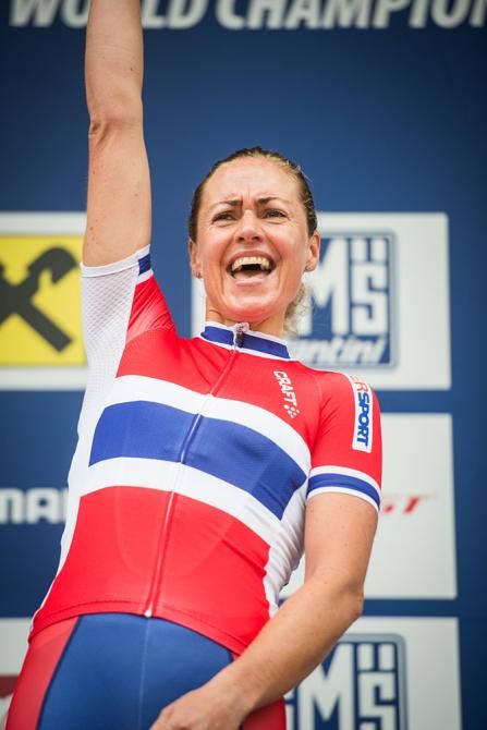 Gunn-Rita Dahle Flesjaa (Norway) on the podium