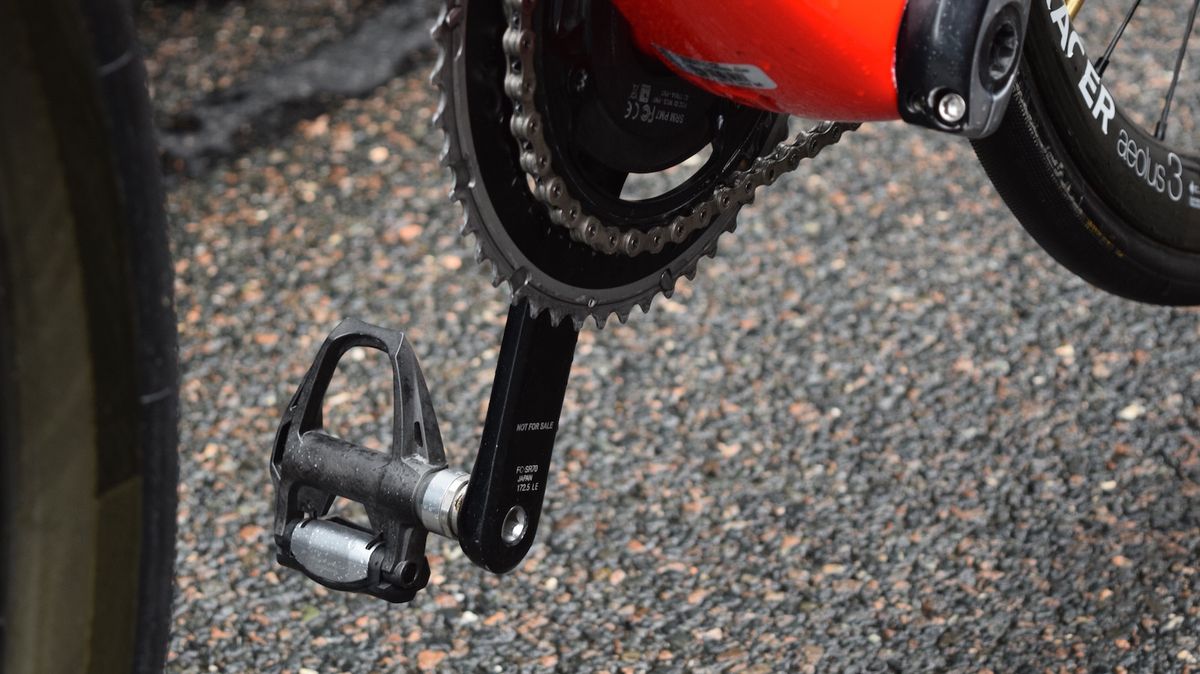 Contador's Emonda features Shimano Dura-Ace 9000 series cranks and pedals