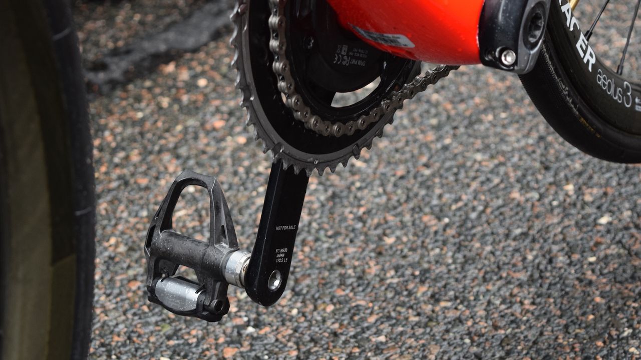 Contador's Emonda features Shimano Dura-Ace 9000 series cranks and pedals