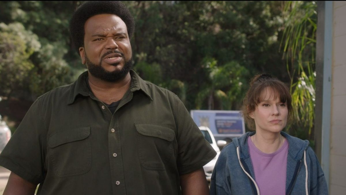 Craig Robinson and Claudia O&#039;Doherty in Killing It Season 2