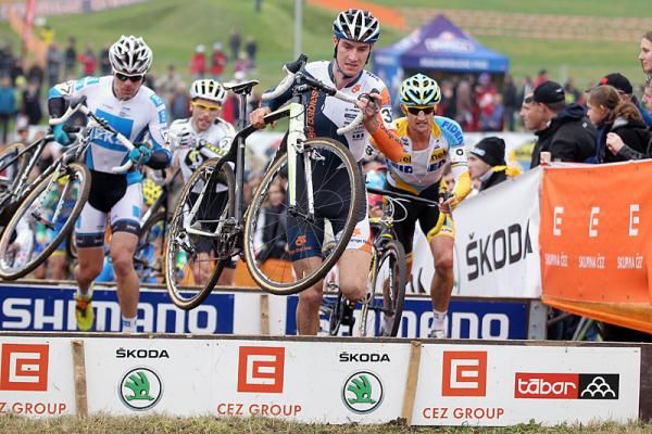 Twan van den Brand (Orange Babies) runs the barrier section.